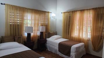 5 bedrooms, WiFi, bed sheets