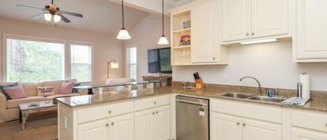 Batterie de cuisine, vaisselle et ustensiles