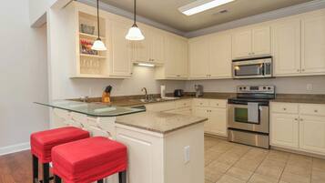 Cookware/dishes/utensils