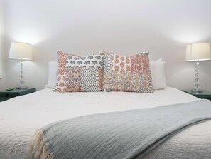 3 bedrooms, iron/ironing board, WiFi, bed sheets