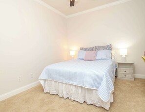 3 slaapkamers, een strijkplank/strijkijzer, wifi, beddengoed