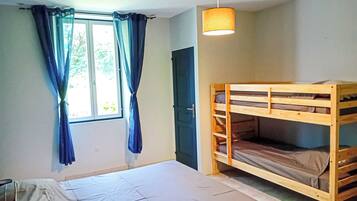 2 bedrooms, desk, iron/ironing board, travel crib