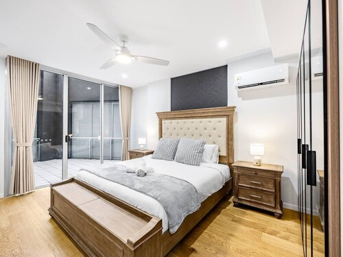 Luxury 4BR Cozy Home Pool/Gym/Sauna/wParking @ CBD