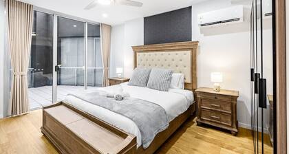 Luxury 4BR Cozy Home Pool/Gym/Sauna/wParking @ CBD