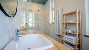 Comfort Apartment | Bathroom