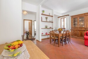 อพาร์ทเมนท์, วิวเมือง | บริเวณนั่งเล่น | ทีวี 32 นิ้ว พร้อมช่องเคเบิล