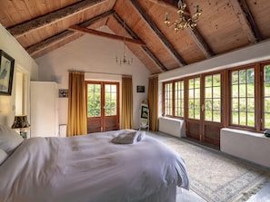2 bedrooms, internet, bed sheets