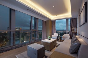 Suite Standard, vue ville | Bureau, espace de travail pour ordinateur portable, Wi-Fi gratuit