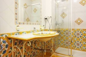 Dusche, Haartrockner, Bidet