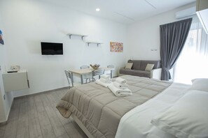6 bedrooms, WiFi, bed sheets