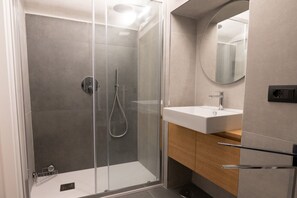 Shower, free toiletries, hair dryer, bidet - Casa Mirelli By Dimorra (Napoli)