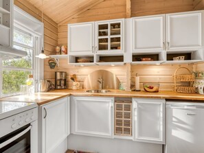 Frigorífic i utensilis de cuina, vaixella i coberteria 