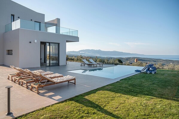 Outdoor pool, pool umbrellas, sun loungers