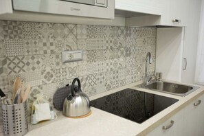 Fridge, oven, stovetop, coffee/tea maker - New Corte 6 By Dimorra (Napoli)