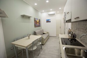 Fridge, oven, stovetop, coffee/tea maker - New Corte 6 By Dimorra (Napoli)