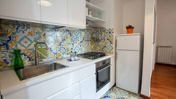 Fridge, oven, coffee/tea maker, cookware/dishes/utensils