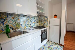 Refrigerador, microondas, horno, cafetera/tetera