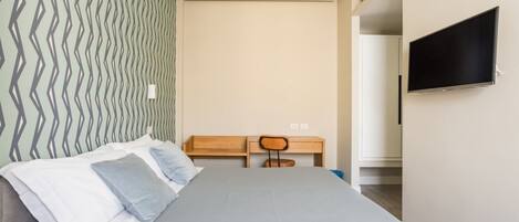 1 slaapkamer, een bureau, wifi