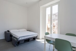 2 slaapkamers, een bureau, wifi, beddengoed