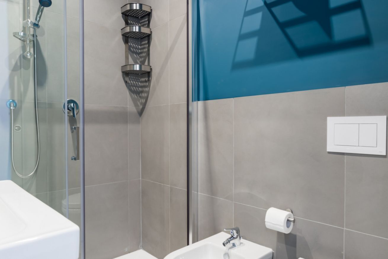 Bruser, hårtørrer, bidet