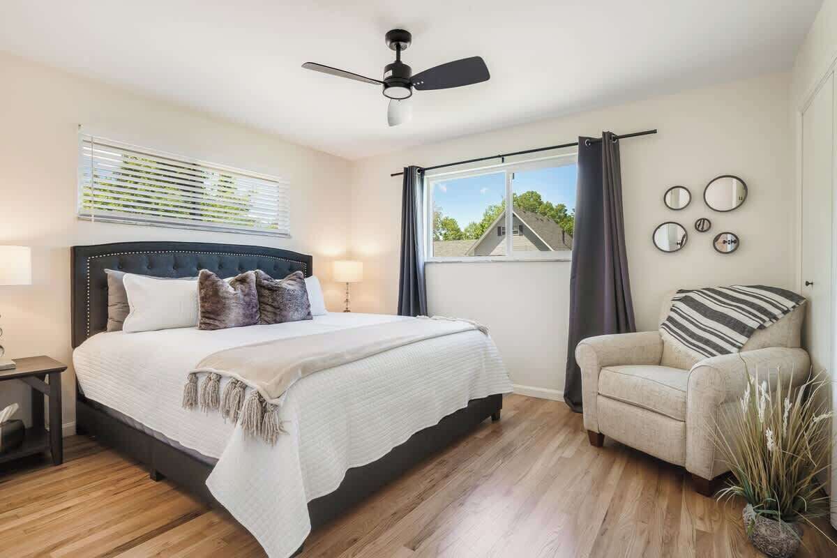 6 bedrooms, iron/ironing board, travel crib, free WiFi