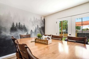 Dining - Hot Tub, Fire Pit & Game Room 6BR Sleep 16 (Northglenn)