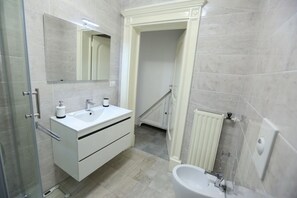 Shower, hair dryer, bidet - Dreaming of Naples by Dimorra (Napoli)