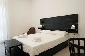 2 Schlafzimmer, Schreibtisch, Bügeleisen/Bügelbrett, WLAN