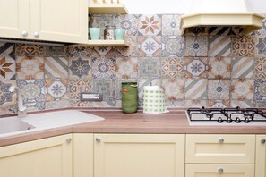 Fridge, coffee/tea maker, cookware/dishes/utensils