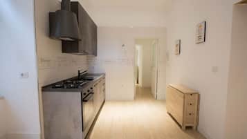 Réfrigérateur, four, plaque de cuisson, cafetiÚre/bouilloire