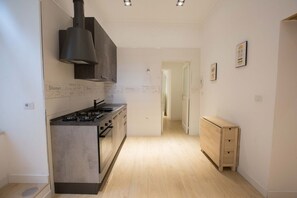 Geladeira, fogão, cooktop, cafeteira/chaleira