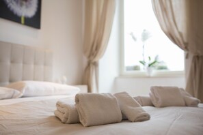 3 bedrooms, WiFi, bed sheets - Pausilya Apartment by Dimorra (Napoli)