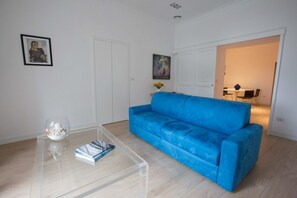 TV - Pausilya Apartment by Dimorra (Napoli)