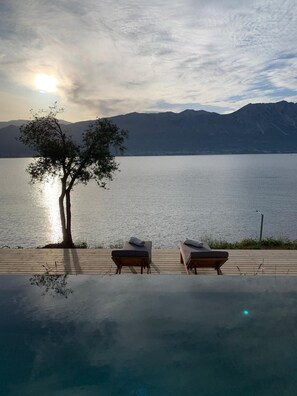 Pool - VILLA MULU Your Seafront Sanctuary Awaits (Pogonia)
