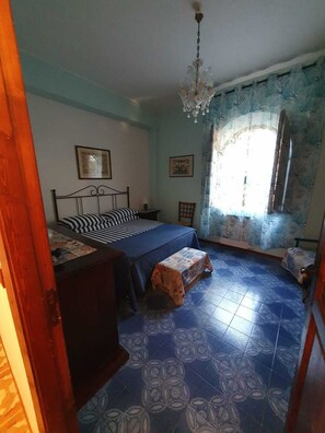 2 bedrooms, iron/ironing board, WiFi, bed sheets - Anna&Micky beach house with beach access (Santa Flavia)