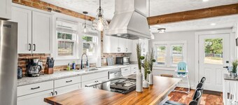Modern Farmhouse w/ Hot Tub, Close to SNP