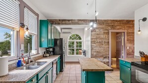 Private kitchen - *NEW* Downtown Darling - walk to Shops+Dining+Brewery (Luray)