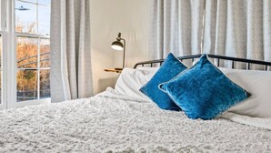 Room - Downtown Luray Getaway ~ Walk to Everything (Luray)
