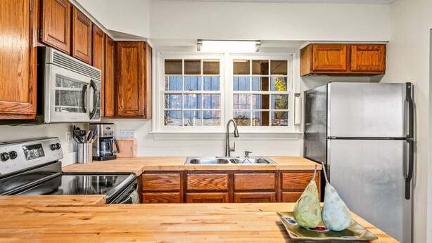 Private kitchen - Downtown Luray Getaway ~ Walk to Everything (Luray)