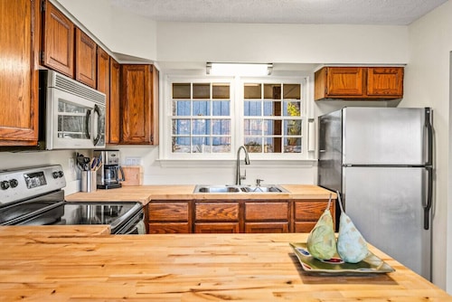 Downtown Luray Getaway ~ Walk to Everything