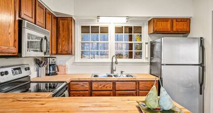 Downtown Luray Getaway ~ Walk to Everything