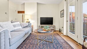 Living area - Downtown Luray Getaway ~ Walk to Everything (Luray)