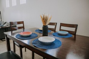 Dining - Dark Sky Chalet - Pet-Friendly (Flagstaff)