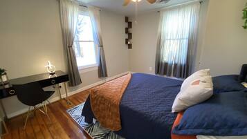 2 bedrooms, desk, WiFi
