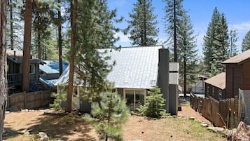 4 bedrooms, WiFi, bed sheets