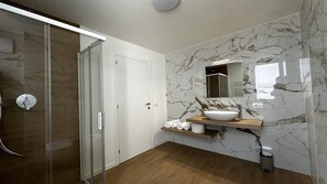 Shower, hair dryer, bidet - Private Villa with A/C, WIFI, sauna, private pool, TV, patio, panoramic view, close to Rimini (Santarcangelo Di Romagna)