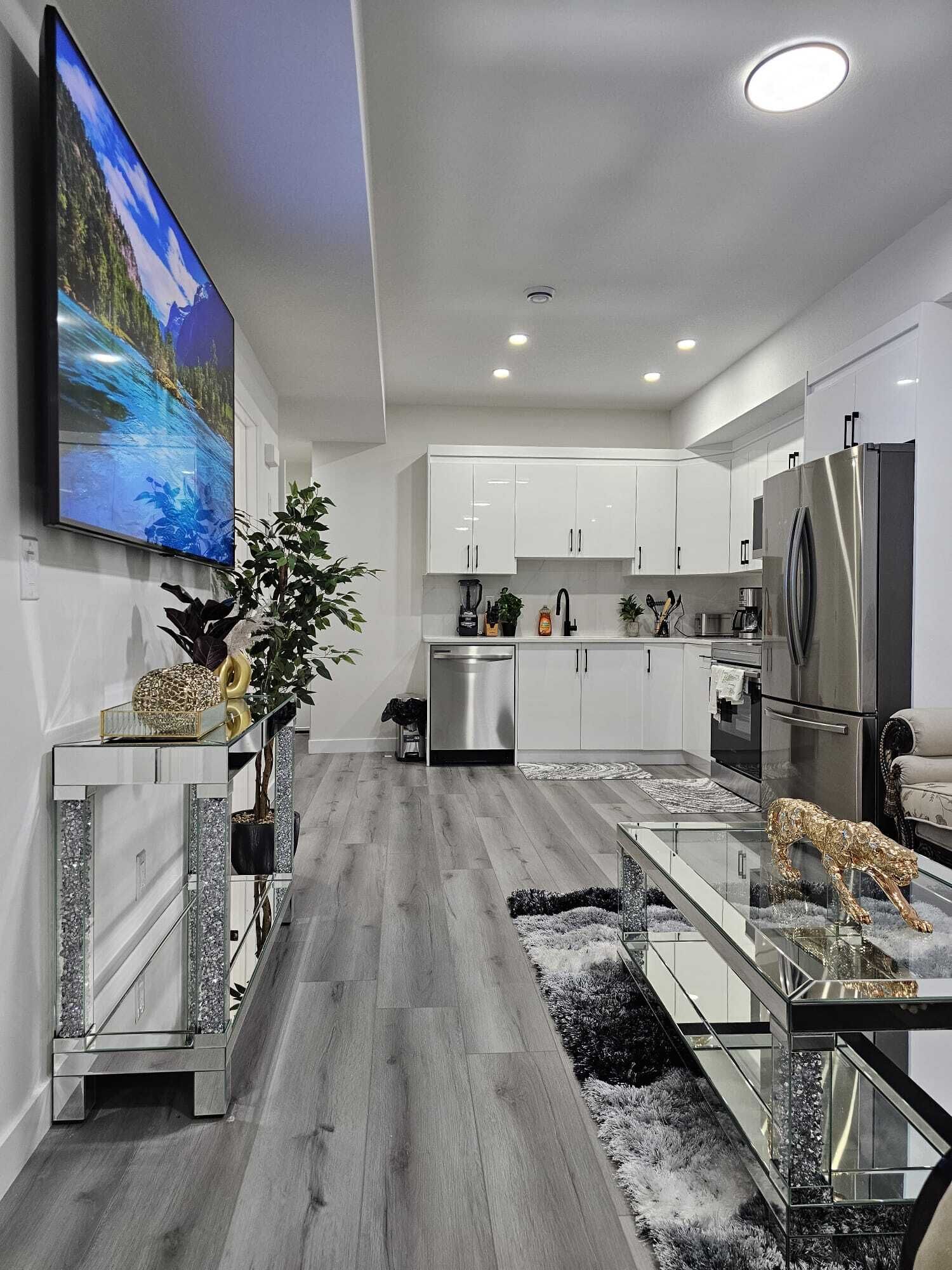 Frigorífico y utensilios de cocina