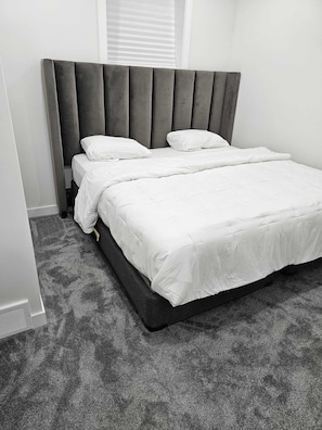 2 chambres, fer et planche à repasser, Wi-Fi, draps fournis