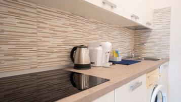 Fridge, oven, coffee/tea maker, cookware/dishes/utensils