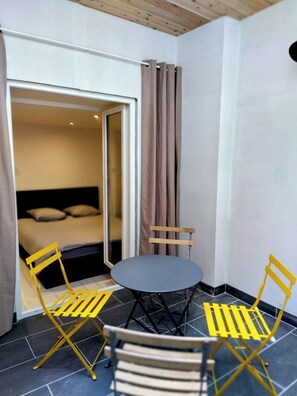 1 sovrum, skrivbord, wi-fi och sängkläder